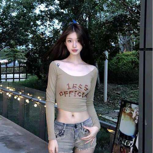 美拉德穿搭一字领露肩上衣女学生春秋小性感百搭显瘦高腰辣妹t恤