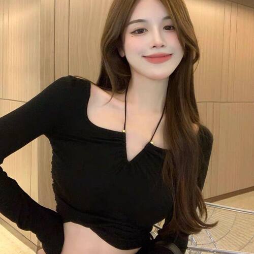 纯欲风小心机辣妹上衣女春秋性感短款挂脖紧身显胸大内搭打底衫冬