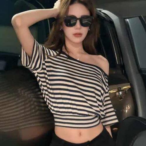 ins风遮肉显瘦露肩黑白条纹t恤女学生夏季百搭爵士舞蹈服辣妹上衣