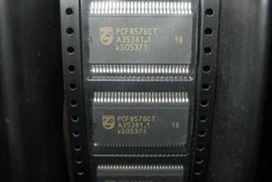 PCF8576CT 显示器驱动器IC 汽车易损电脑板芯片  现货质量保证