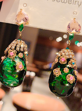 高级感复古轻奢绿色水滴镶钻耳环女2025年新款潮钻石爱心耳钉耳饰