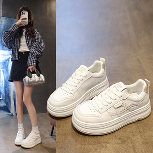 圆头系带休闲百搭板鞋 9601 女鞋 软底设计软面2026春增高不累脚女鞋