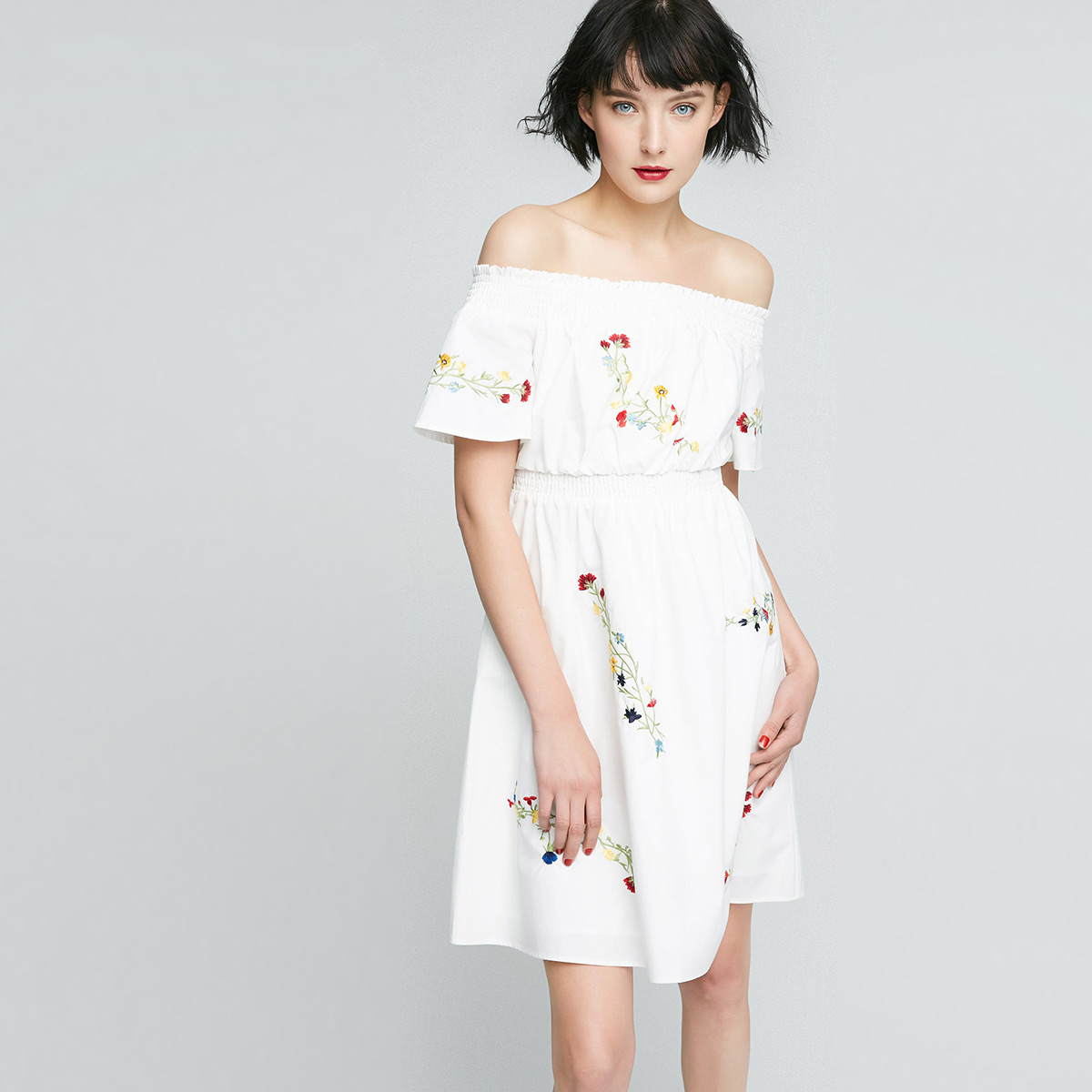 Vero Moda´ÌÐåÓ¡»¨ÔªËØÂ¶¼çÒ»×ÖÁìÁ¬ÒÂȹ|31737B552
