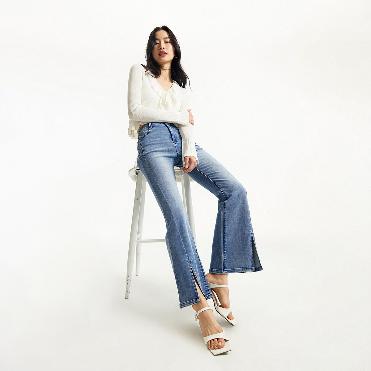 v区绫致Vero Moda牛仔裤女2025春夏高腰浅色水洗简约微喇裤,女装/女士精品,牛仔裤,淘宝优惠券,粉丝福利购,淘宝优惠卷