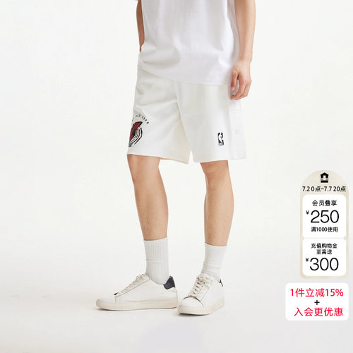 q区绫致【NBA联名款开拓者队】杰克琼斯短裤双侧开衩字母