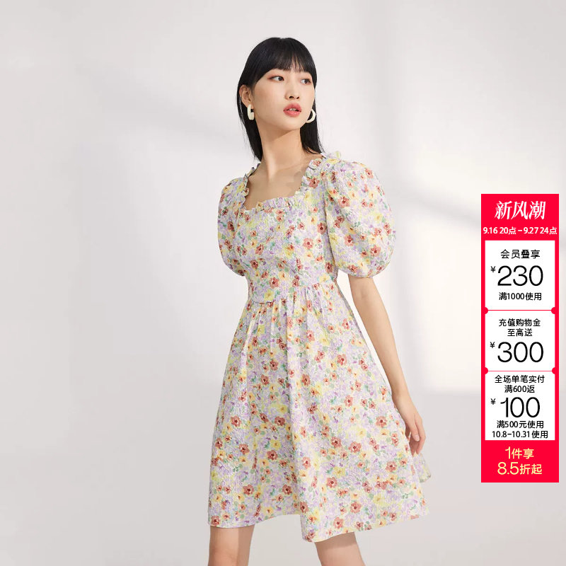t区绫致Vero Moda连衣裙夏季新款油画碎花方领泡泡袖修身时尚图片