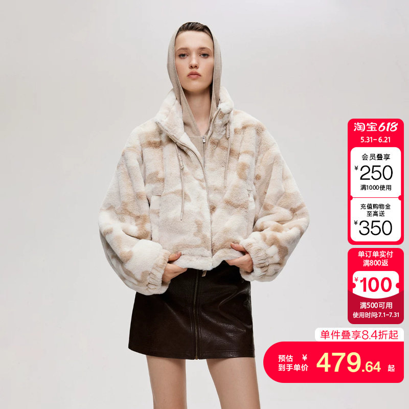 绫致ONLY秋季新款个性迷彩宽松短款毛绒棉服外套女