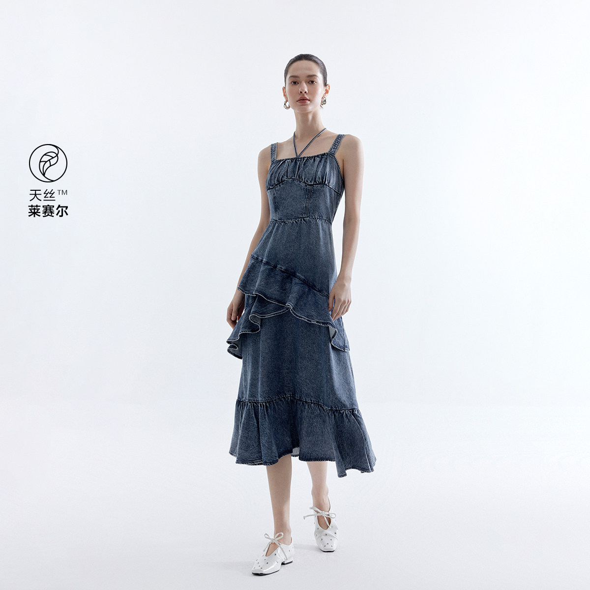 绫致ONLY秋冬新款甜美荷叶边牛仔吊带裙中长款连衣裙女