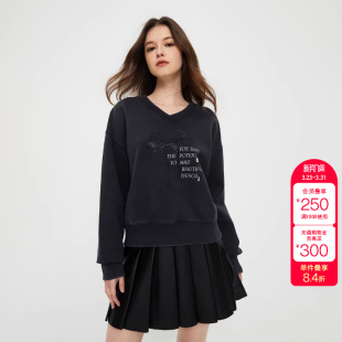 绫致ONLY春夏新潮流休闲百搭V字领落肩宽松卫衣女士时尚