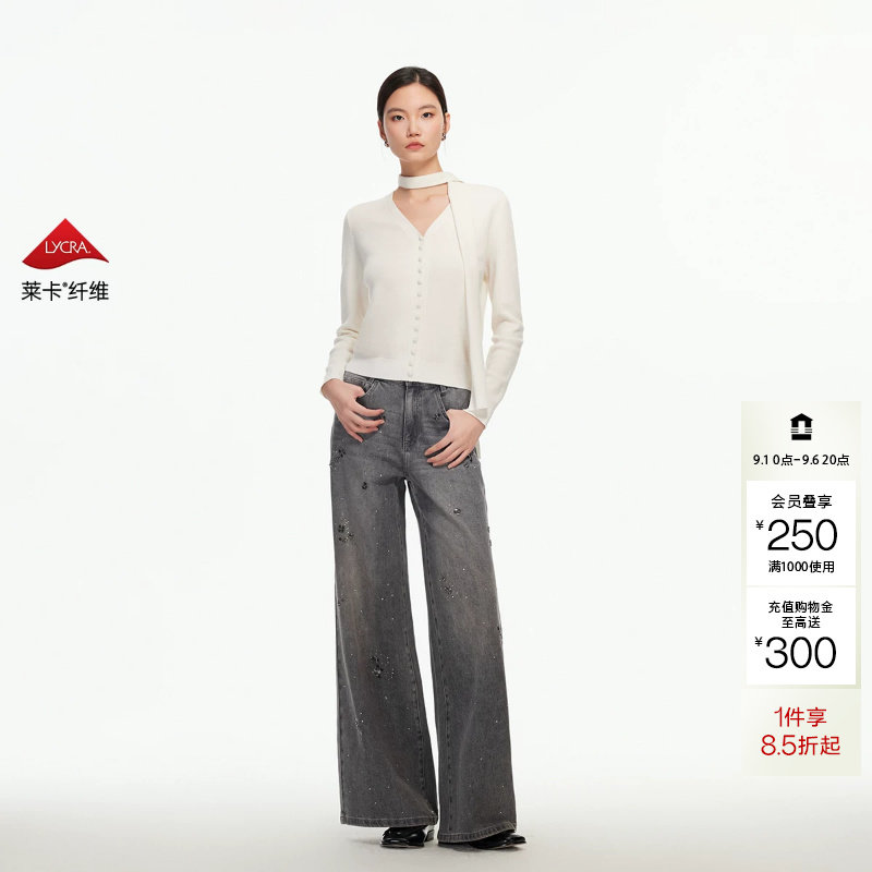 绫致Vero Moda牛仔裤冬季新款含棉钻饰花朵复古喇叭裤图片