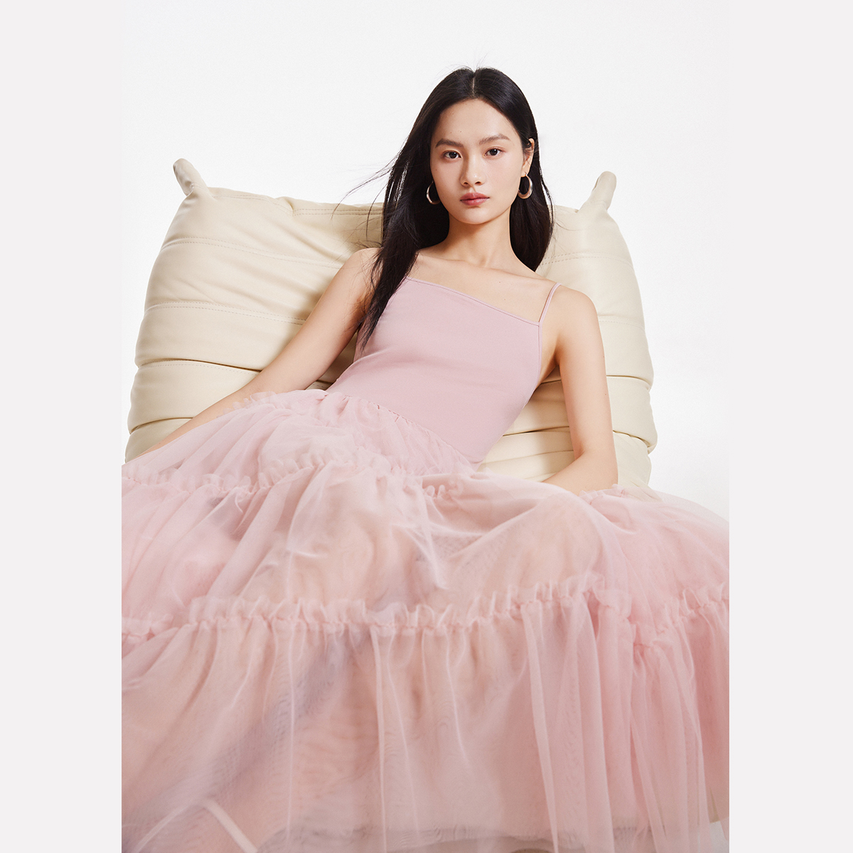 t区绫致Vero Moda吊带连衣裙秋冬网纱拼接收腰木耳边连衣裙