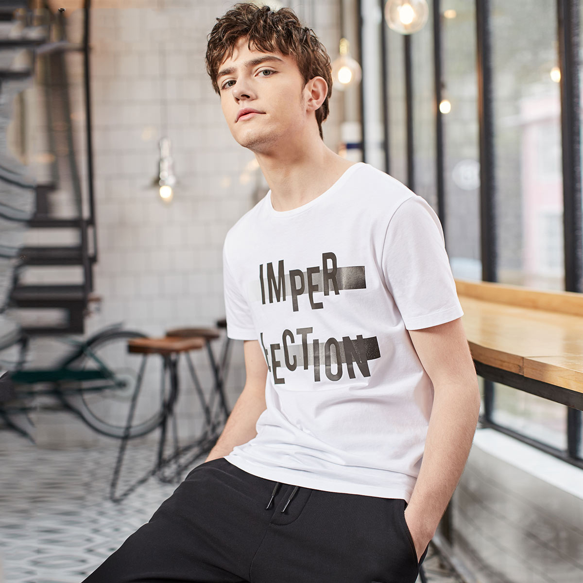 JackJones½Ü¿ËÇí˹´¿ÃÞÓ¡»¨Ô²Áì¶ÌÐäTÐôÄÐ2181T4532