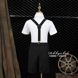 男童黑色中裤+领结+背带或男童衬衫+领结+背带