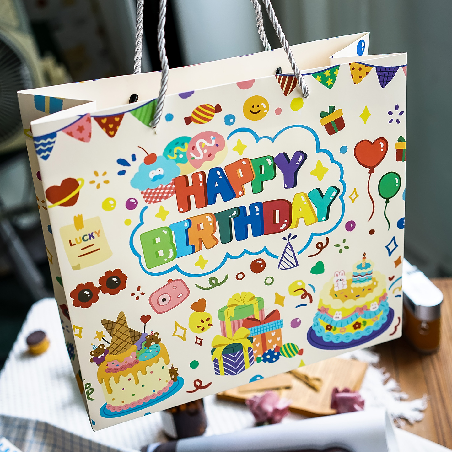 生日快乐涂鸦ins可爱礼品袋