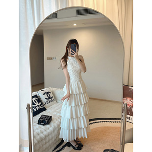 言可可初夏巨好看白色无袖挂脖露背连衣裙女高级感收腰长款蛋糕裙