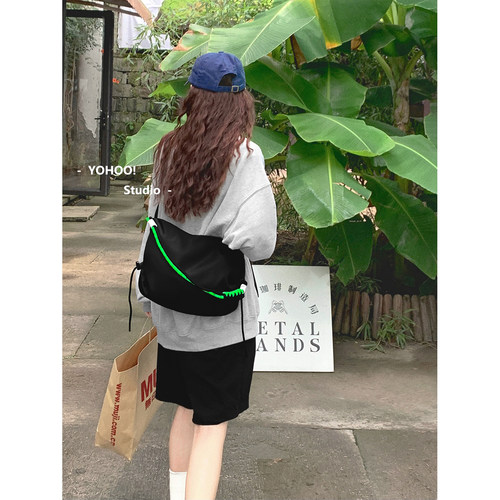 ins中性酷飒风男女同款斜挎包包