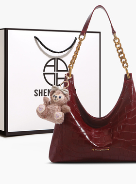 香港品牌红色婚包腋下包包女2026新款高级感新娘包百搭单肩新月包