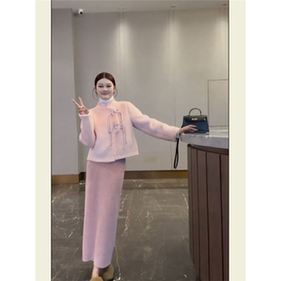 2024粉色新中式 盤扣毛呢搭配半身裙兩件套裝 女深冬裝 現(xiàn)貨秒發(fā)
