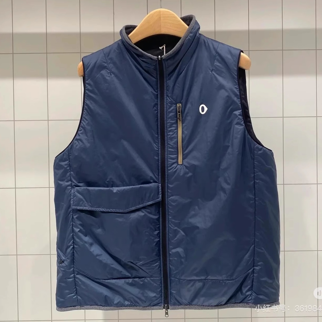 2025年素然专比新款女士户外搭轻量双面穿铺棉马甲A0251VE01