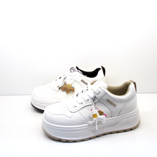 周末有约2026春季新款厚底小白鞋时尚透气板鞋牛皮百搭运动休闲鞋