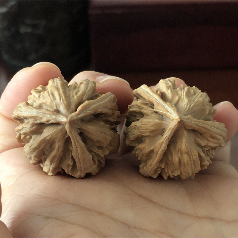 京八灯笼真超小三棱天然异形配对正奔三道筋文玩核桃野生秋子手捻