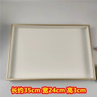 Золотой снаружи + белый салон (матовая кожа), длина примерно 35*ширина 24*высота 3см.