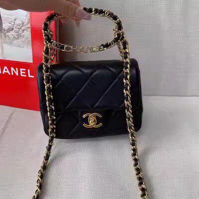香奈儿黑金羊皮嬉皮包