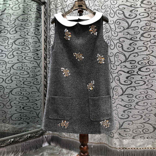 初溯家2026早春新款欧货女娃娃领钉珠亮片灰色无袖A字连衣裙减龄