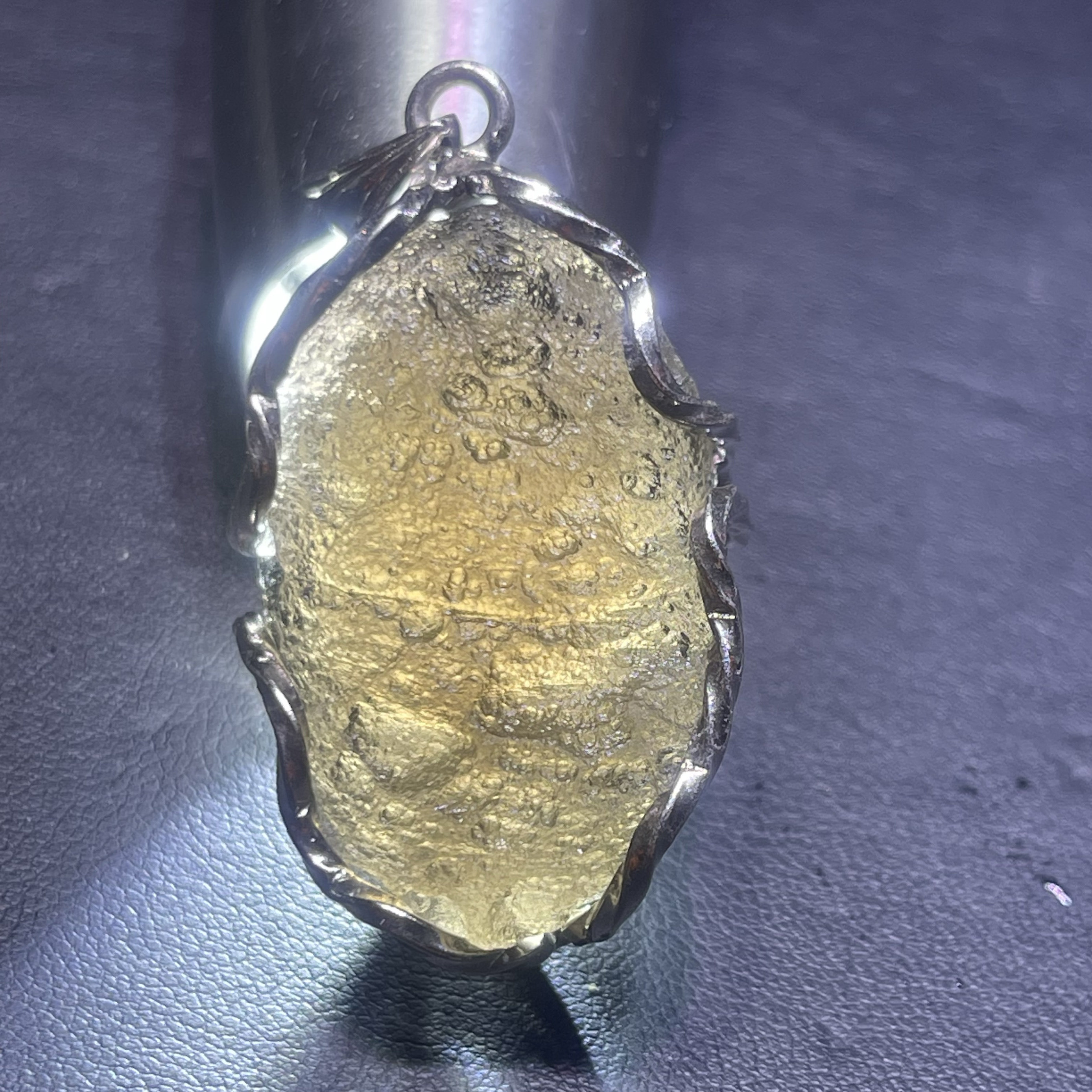 天然天狼星陨石吊坠，重22.5克，925镶嵌，1680元一个.图片
