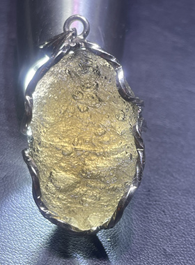 天然天狼星陨石吊坠，重22.5克，925镶嵌，1680元一个.
