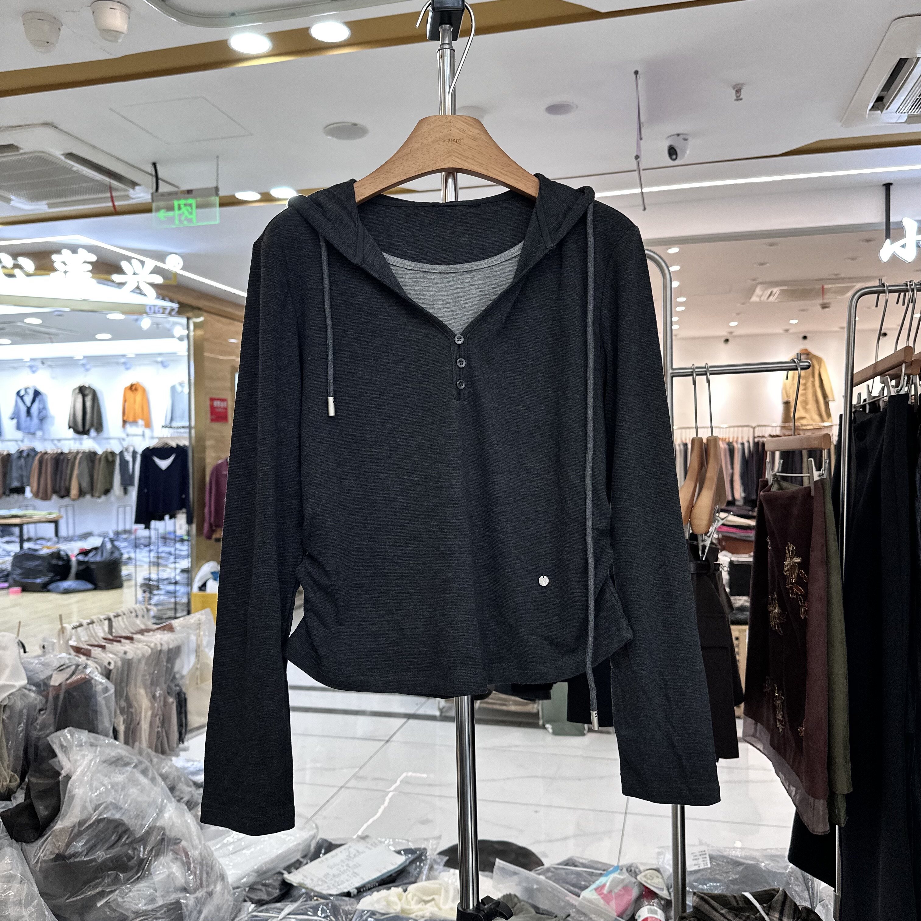 设计感假两件连帽长袖针织衫女