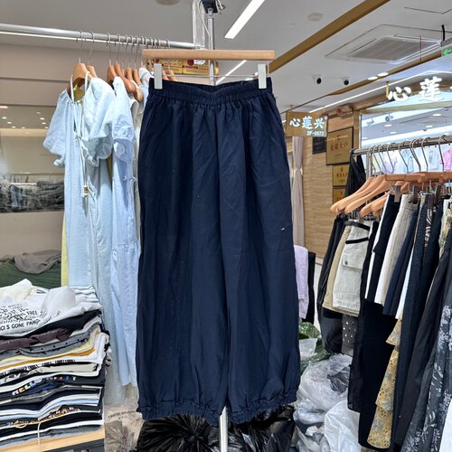 8172裤脚木耳边气球休闲裤