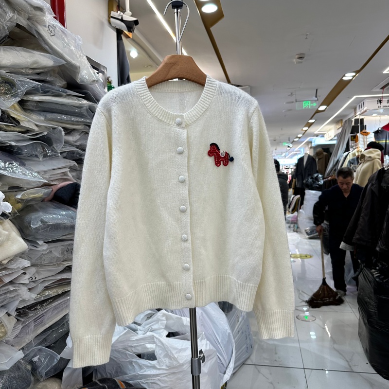 韩系刺绣卡通马开衫毛衣