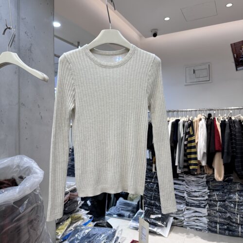 秋季女坑条圆领修身打底针织衫