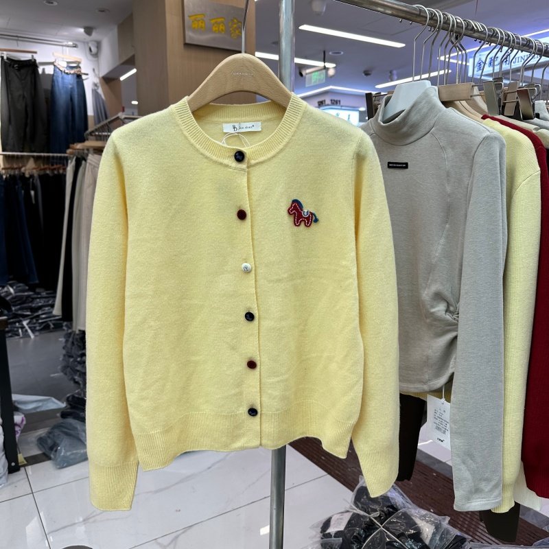 BD缤典57117卡通马针织开衫