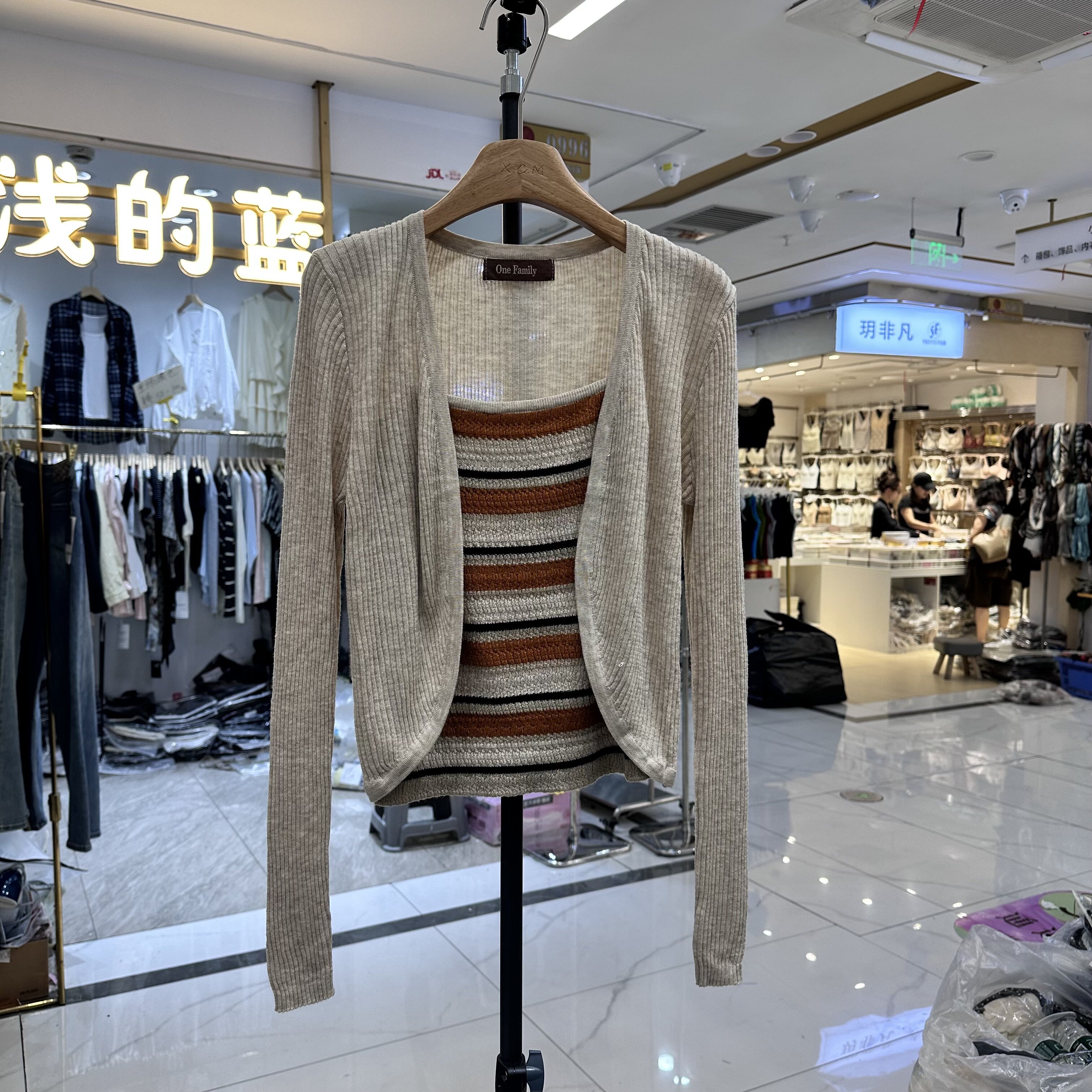 OneFamiIy77708两件套针织衫