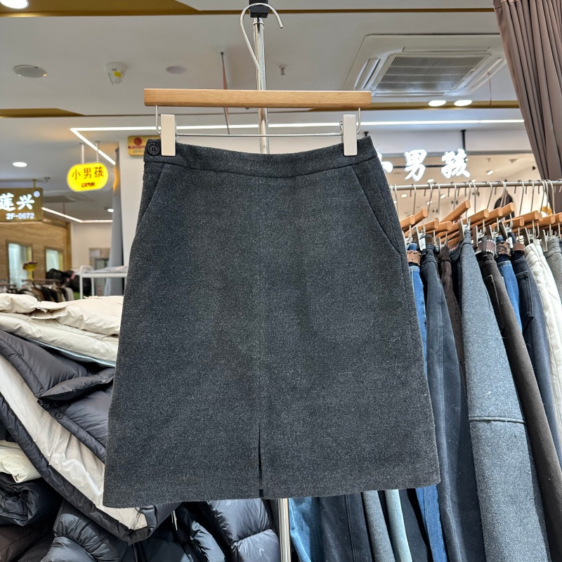 8090服饰25950毛呢半身裙