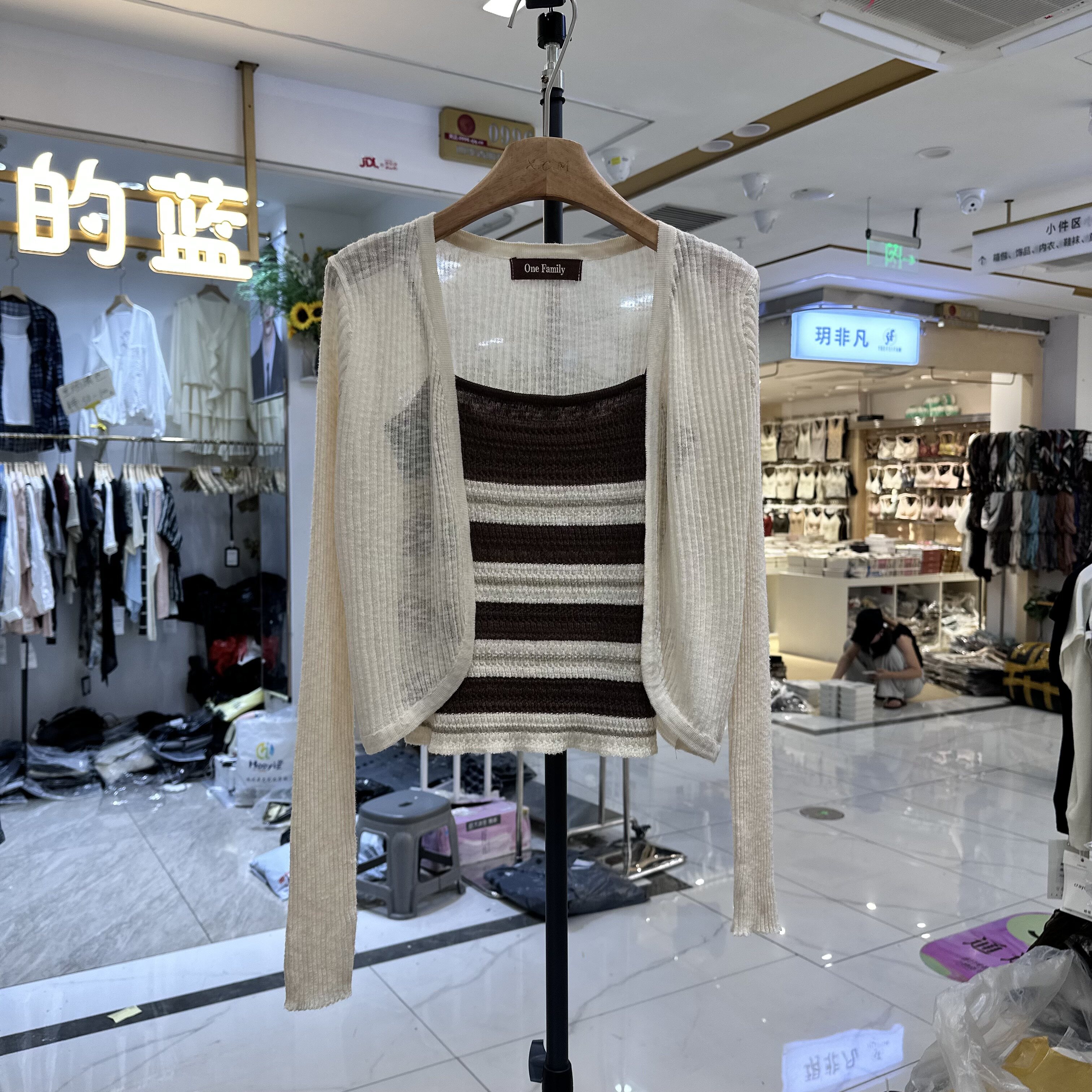 OneFamiIy77023两件套针织衫