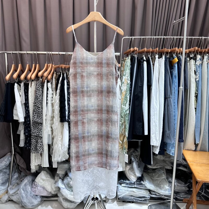 连衣裙女2026夏季新款韩系时尚V领纯欲海边度假风拼接蕾丝吊带裙