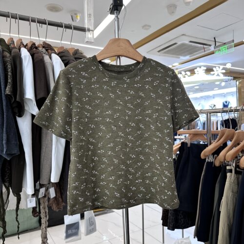 壹禾色YHS92811碎花T恤上衣