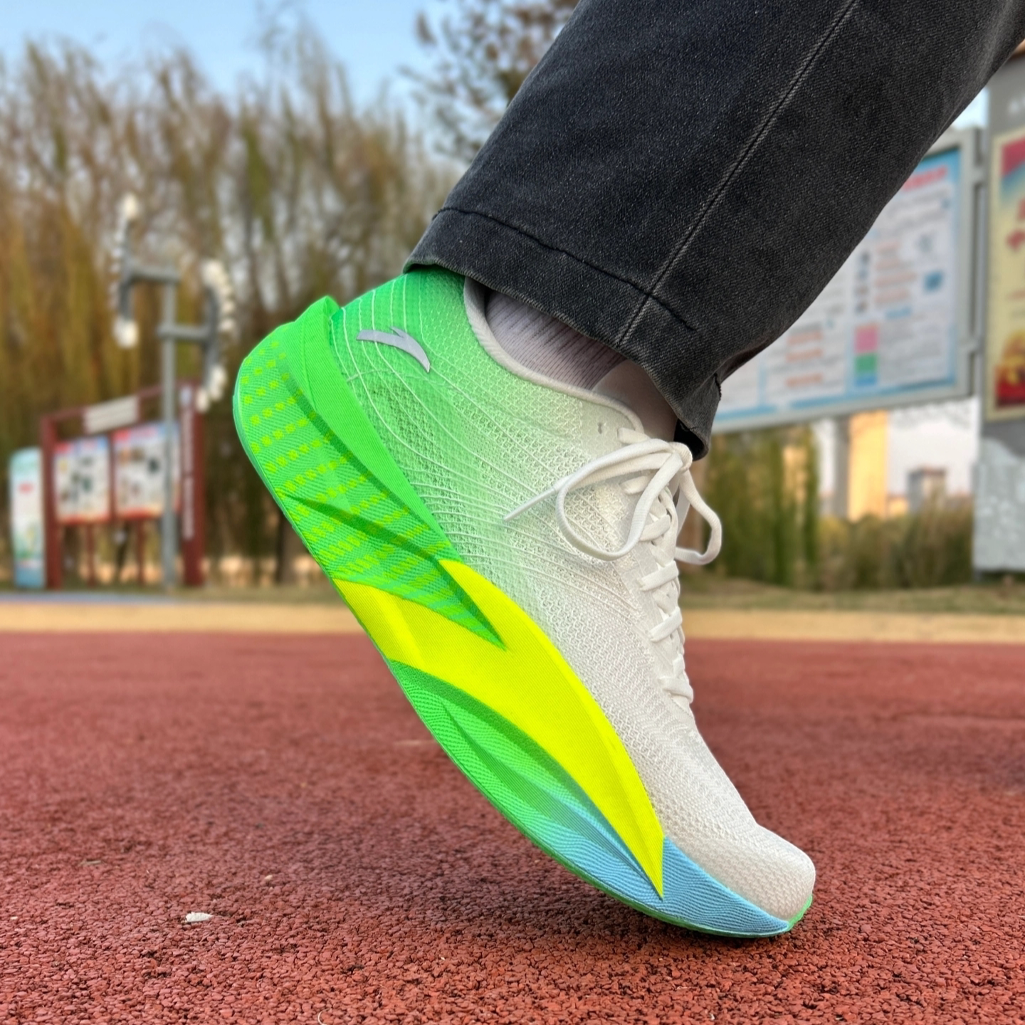 安踏C2026代|碳板马拉松跑鞋男专业竞速减震耐磨运动鞋112615570R图片