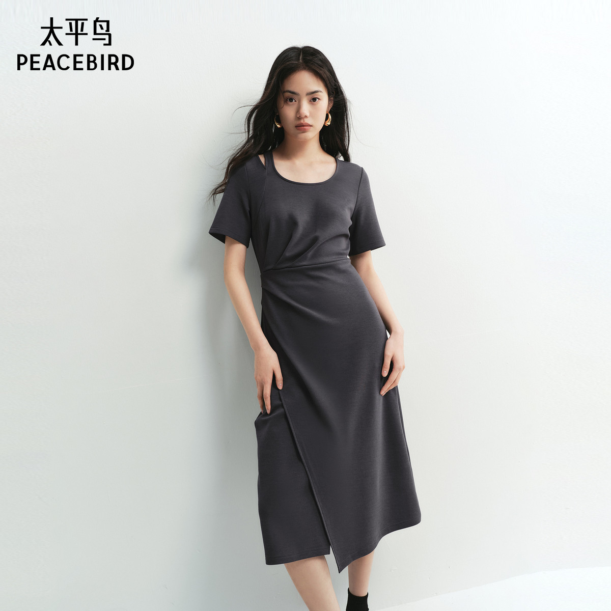 太平鸟女装圆领假两件连衣裙2025夏季新款抽褶收腰T恤裙时尚长裙