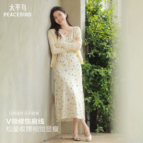 太平鸟马蹄莲碎花连衣裙茶歇裙