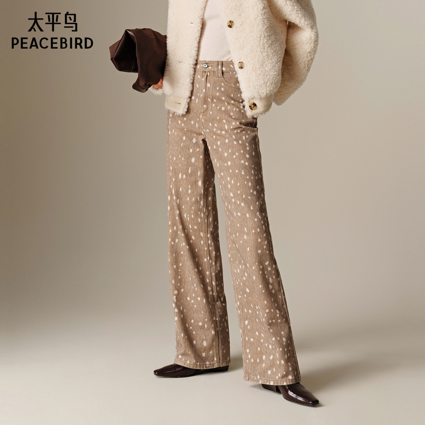 太平鸟高腰鹿纹印花牛仔裤2025年冬季新款保暖磨毛阔腿直筒牛仔裤