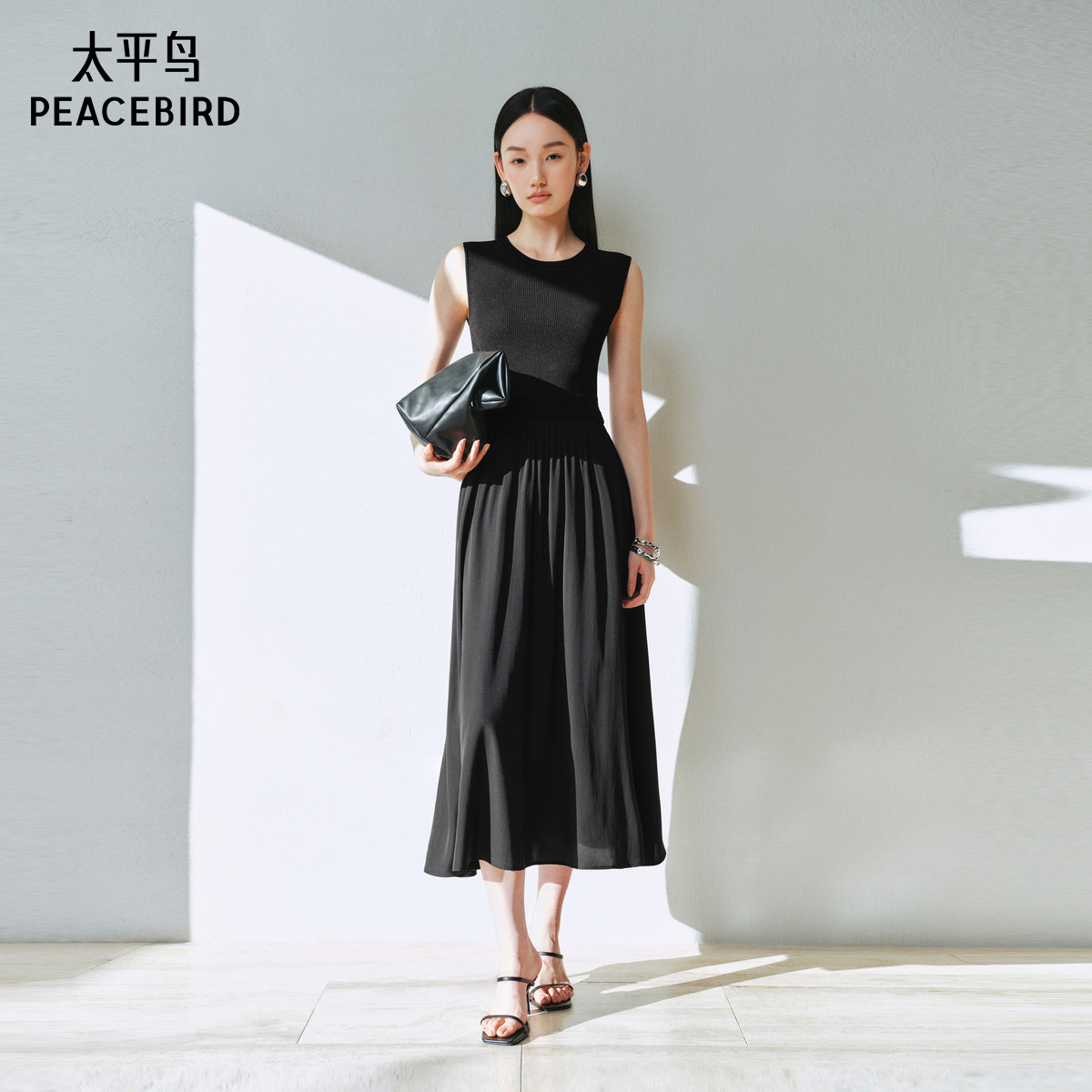 太平鸟无袖收腰连衣裙女25春新款针织拼接长裙法式通勤简约显瘦