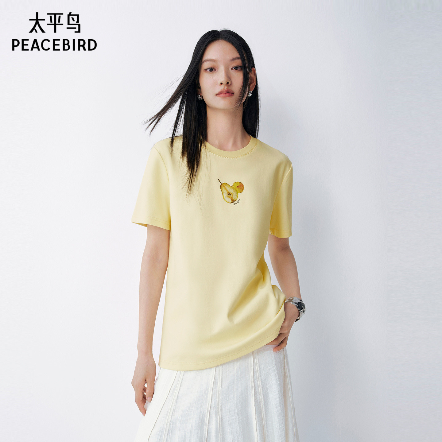 太平鸟水果图案玻璃珠工艺精致短袖T恤26夏新款女士宽松洋气上衣