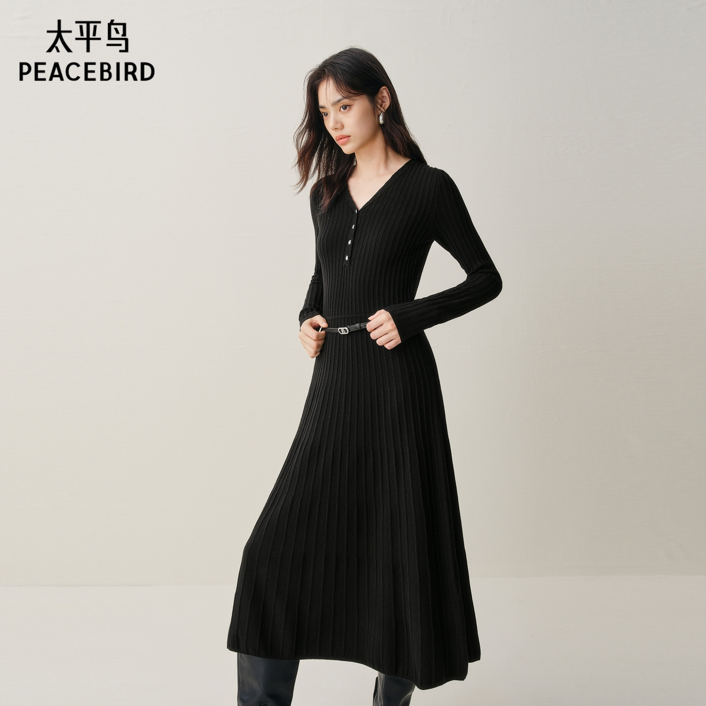 【配送腰带】太平鸟黑色针织连衣裙女2025年新款中长裙含羊毛3.5%