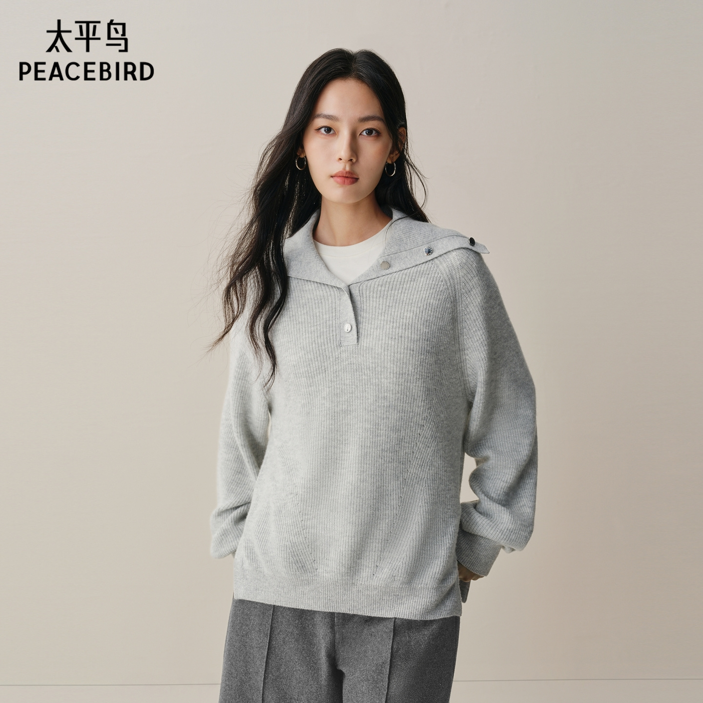 太平鸟大翻领时尚针织衫