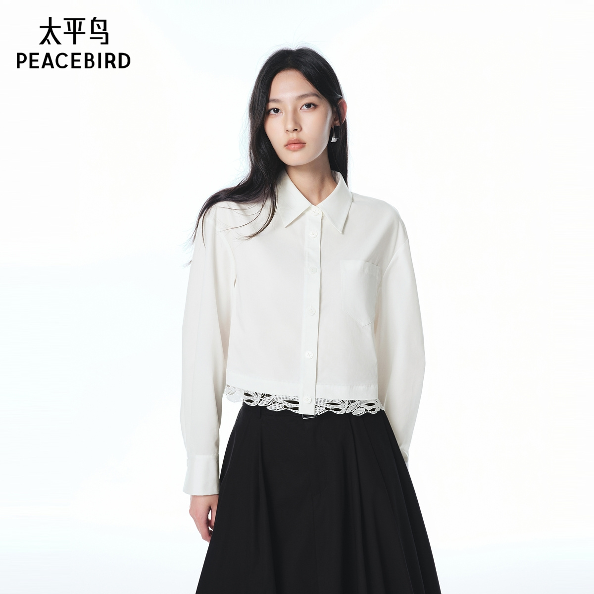 太平鸟短款蕾丝拼接长袖衬衫