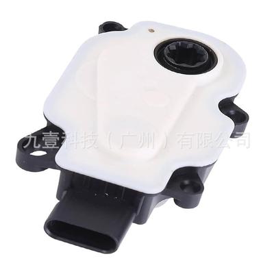 适用福特福克斯翼虎/新蒙迪欧水箱护罩电机BM518476AB FT4B8476AB